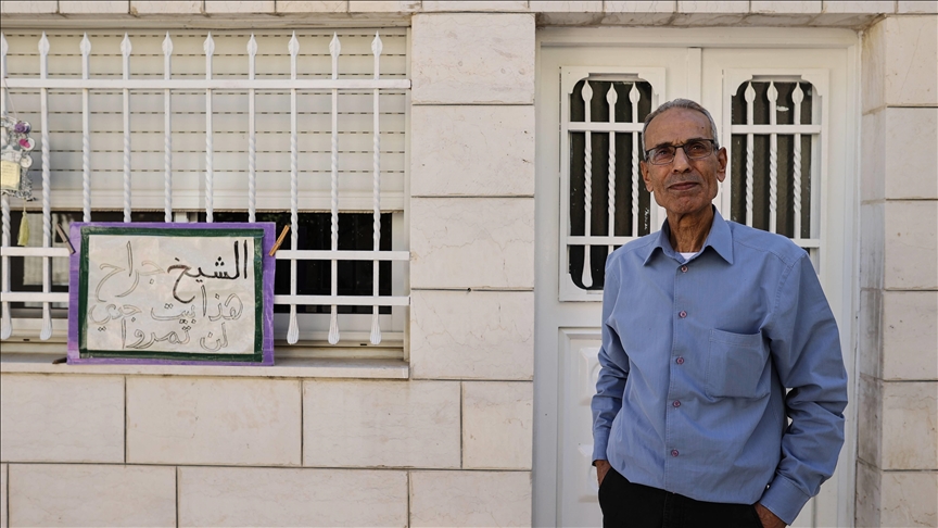 رفض عبد الفتاح اسكافي مغريات إسرائيلية عدة لترك منزله في حي الشيخ جراح في القدس الشرقية، بما فيها عرضا بالحصول على 5 ملايين دولار ثمنا له.