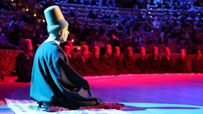 Semazenlerin ritüelleri 'Allah'a yolculuğu' anlatıyor