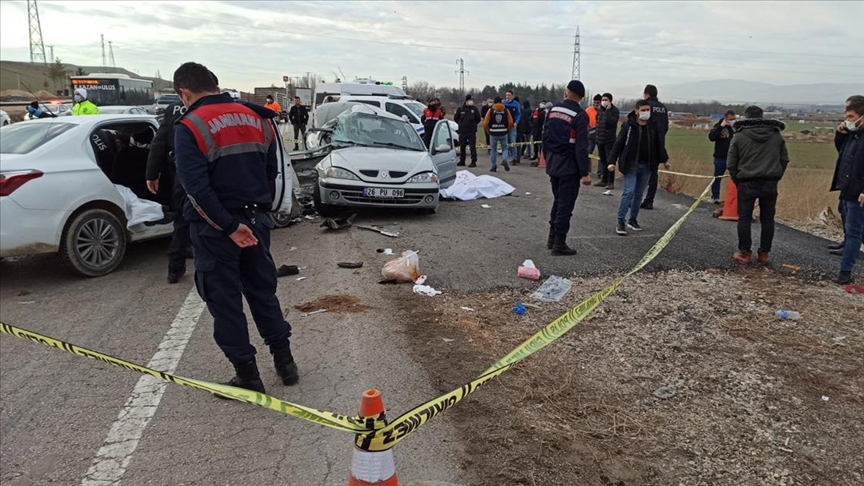 kahramankazan da trafik kazasinda 6 kisi oldu 3 kisi yaralandi