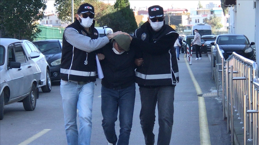 Kırmızı bültenle aranan firari hükümlü Ukrayna'da yakalanıp Adana'ya getirildi