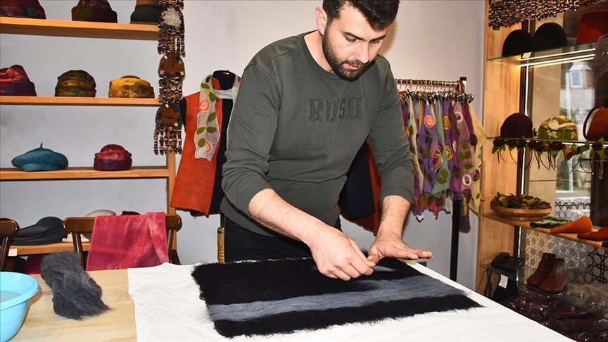 Dördüncü kuşak keçe ustası, sanatını eğitimle geniş kitlelere ulaştırmayı hedefliyor 