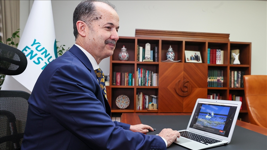 Yunus Emre Enstitüsü Başkanı Ateş'in tercihi 'Göçmenlerin yardım çığlığı' oldu