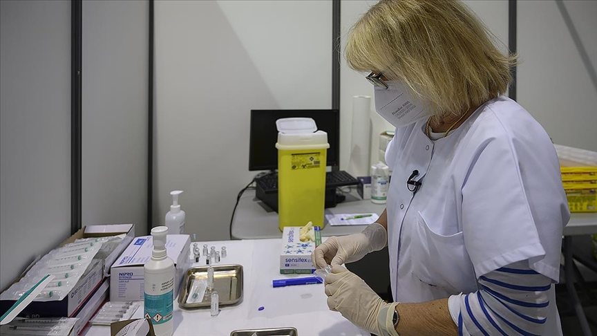 Fransız Sanofi’nin Kovid-19 aşısı takviminde gecikme