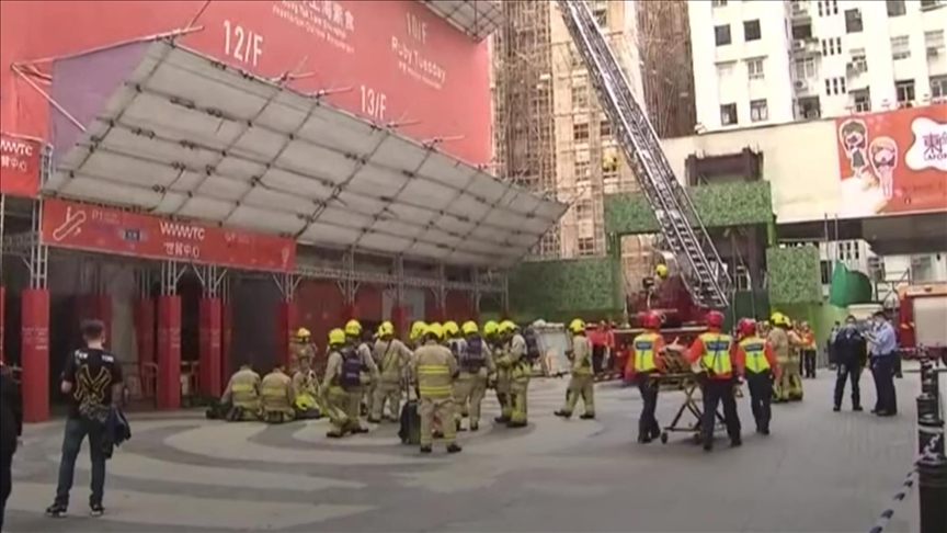 UPDATE - Požar u Hong Kongu: Više od 300 osoba zarobljeno na krovu Svjetskog trgovačkog centra