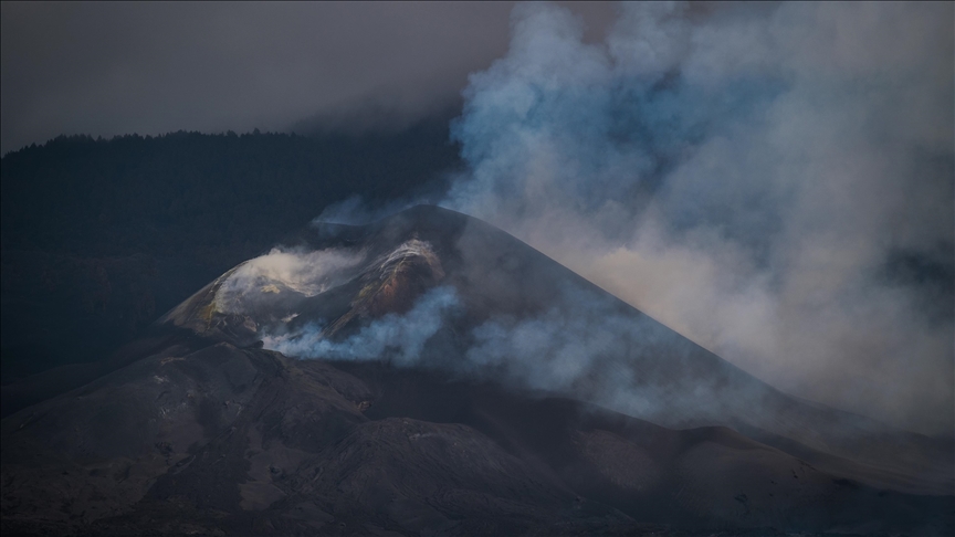 Volcanic tremor stops at Spains Cumbre Vieja volcano