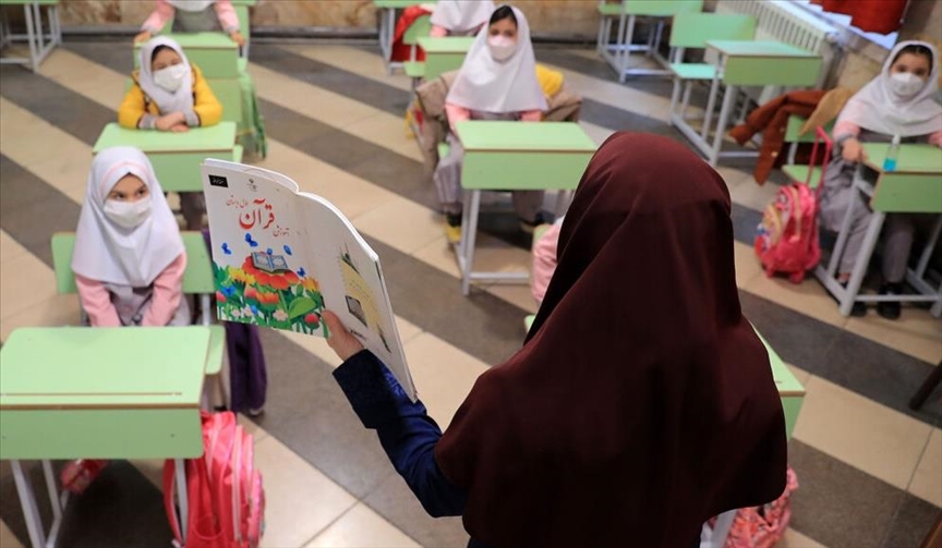 رتبه دو معلم در ایران اصلاح می شود