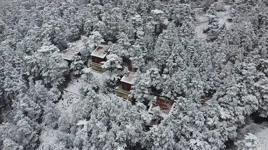 Beyaza bürünen Kızıldağ Milli Parkı havadan görüntülendi