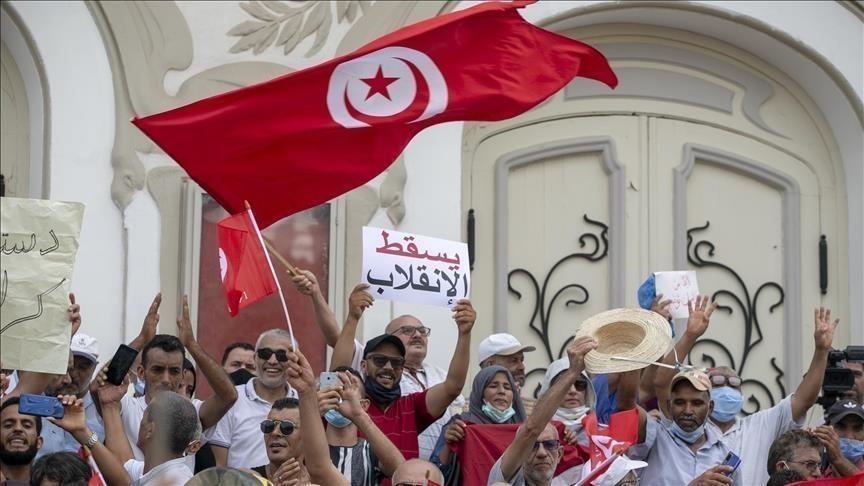 Tunisie/deux rassemblements à l'avenue Bourguiba entre les pro et les anti-Kaïs Saïed