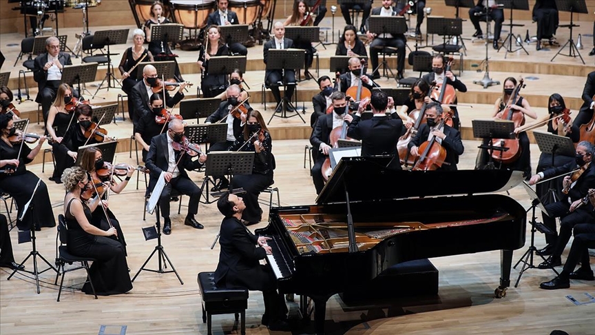 Grammy ödüllü piyanist Michel Camilo başkentlilerle buluştu