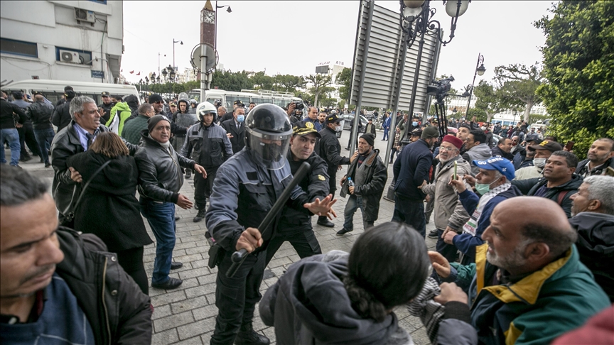 Tunis: Policija suzavcem protiv demonstranata