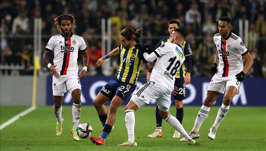 Fudbaleri Fenerbahcea i Besiktasa remizirali 2:2 u velikom turskom derbiju