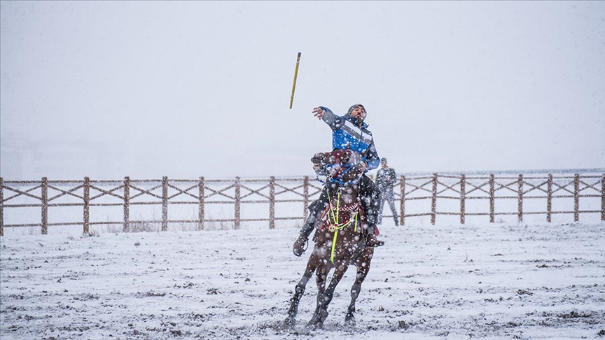 Il divertimento dei mesi invernali “Javelin on snow” è iniziato a Kars