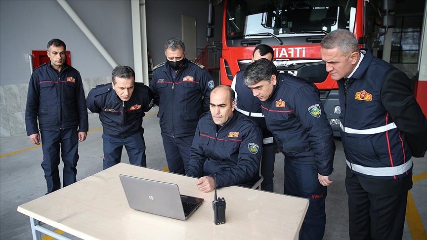 Malatya'da itfaiyeciler 'Yılın Fotoğrafları'nı oyladı