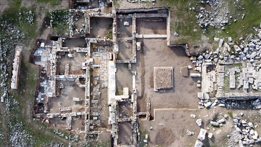Archeologists unearth altar site for Greek goddess in western Turkey