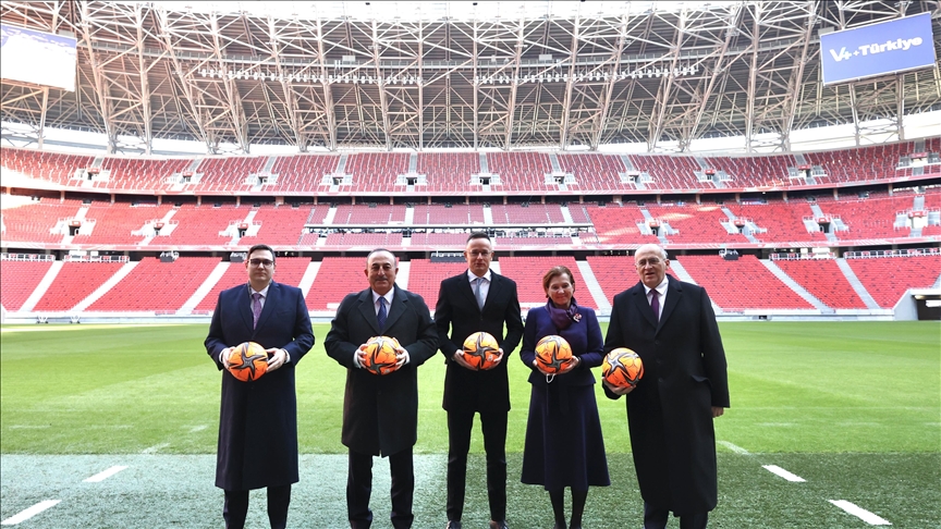 Groupe de Visegrad: les ministres descendent sur le terrain de football