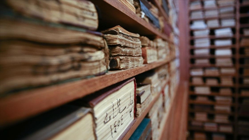 Tiredeki Necip Paşa Kütüphanesi iki asırdır kitapseverleri ağırlıyor