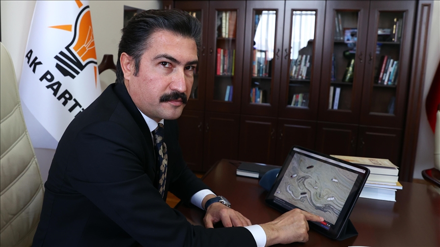 AK Parti Grup Başkanvekili Özkan 'Yılın Fotoğrafları'nı oyladı