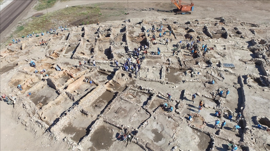 Kütahyada höyük kazısında 4 bin 500 yıllık urgan parçalarına rastlandı