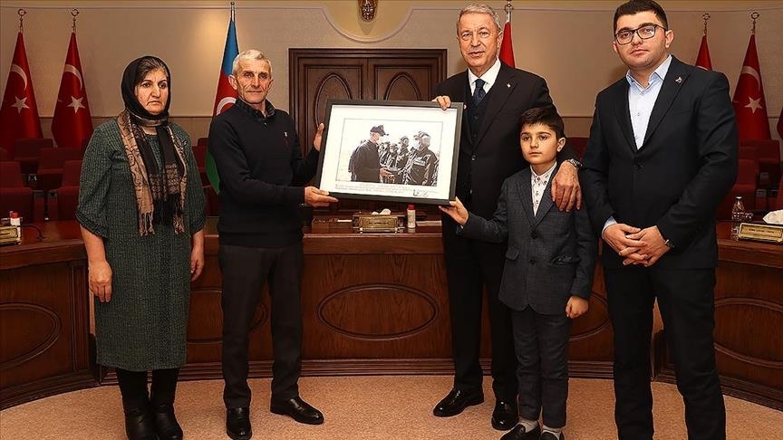 Акар встретился с семьей погибшего азербайджанского офицера