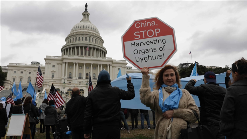 Biden promulga una ley que busca 'prevenir' el trabajo forzado de uigures en China