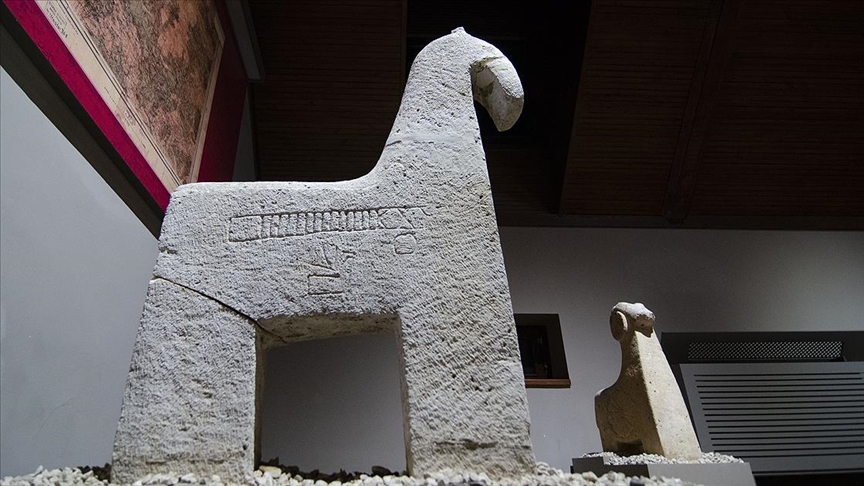 Tuncelideki tarihi koç ve at biçimli mezar taşları 500 yıllık kültürün izlerini taşıyor