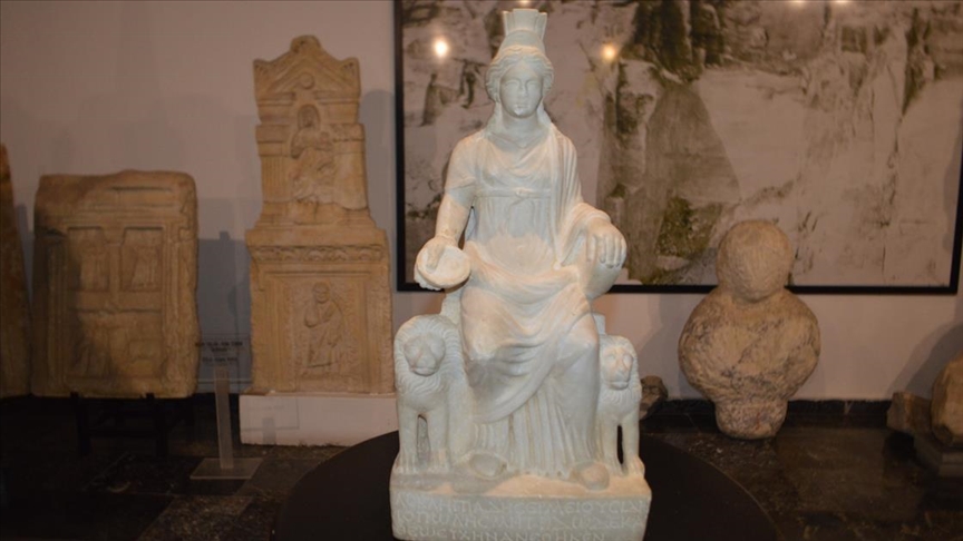 1700 yaşındaki 'Kybele' heykeli Afyonkarahisar'a getirildi