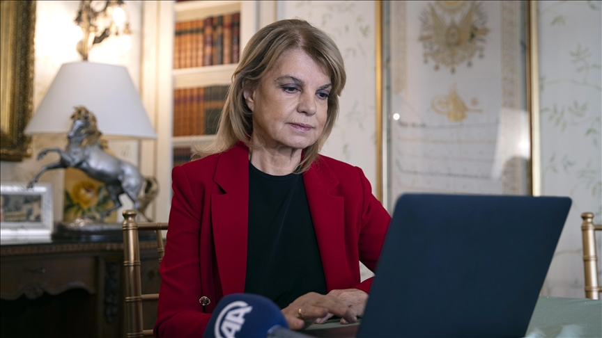 Бывший премьер Турции проголосовала на конкурсе «Фотографии года» АА 