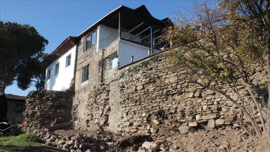 UNESCO adayı Birgide Türk akınlarına karşı yapılan Bizans surları gün yüzüne çıkarılacak