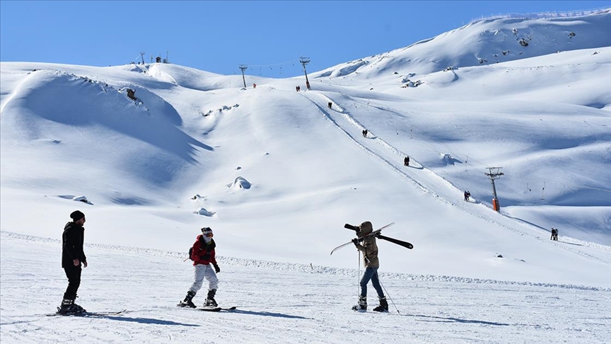 Hakkaride kayak sezonu açıldı