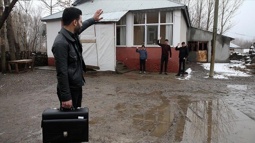 Berberê li dinyayê di rêza 4an da ye li gundan digere û porê zarokan kurt dike