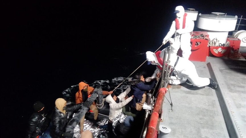Roja bregdetare turke shpëton 116 emigrantë të parregullt të kthyer nga Greqia