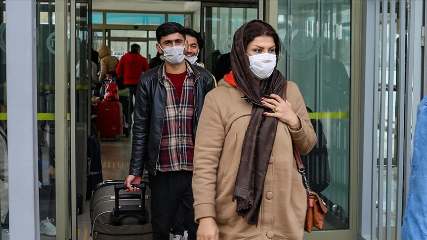 İran, Omicron varyantı nedeniyle kara sınırlarını 15 gün kapatıyor