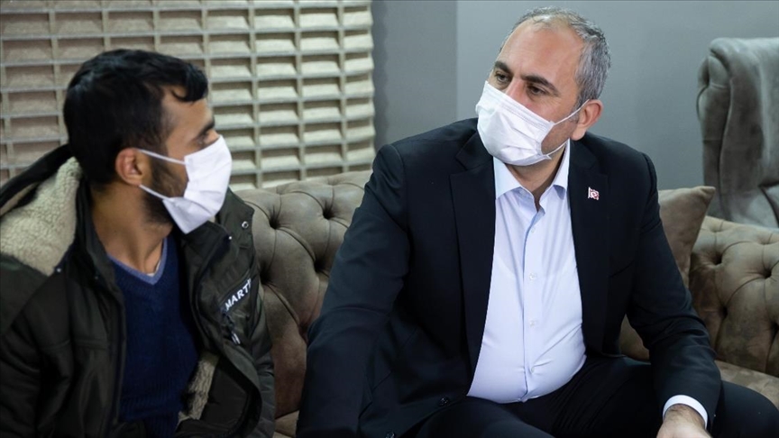 Adalet Bakanı Abdulhamit Gül: Sokaklarda insanları tehdit eden pitbull cinsi köpeklerin beslenmesi doğru değil