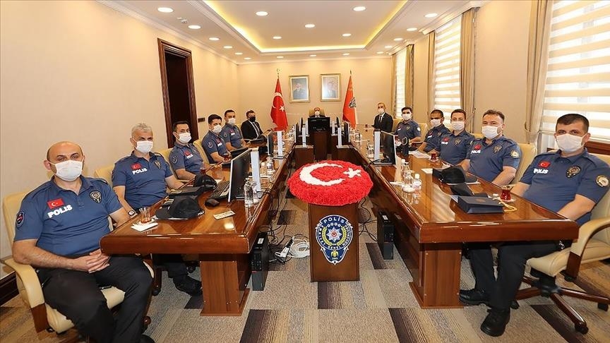 Турецкая полиция защитит автоперевозчиков от нелегальных мигрантов в Венгрии