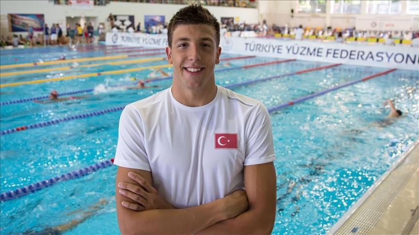 Turkish swimmer Sakci breaks world record