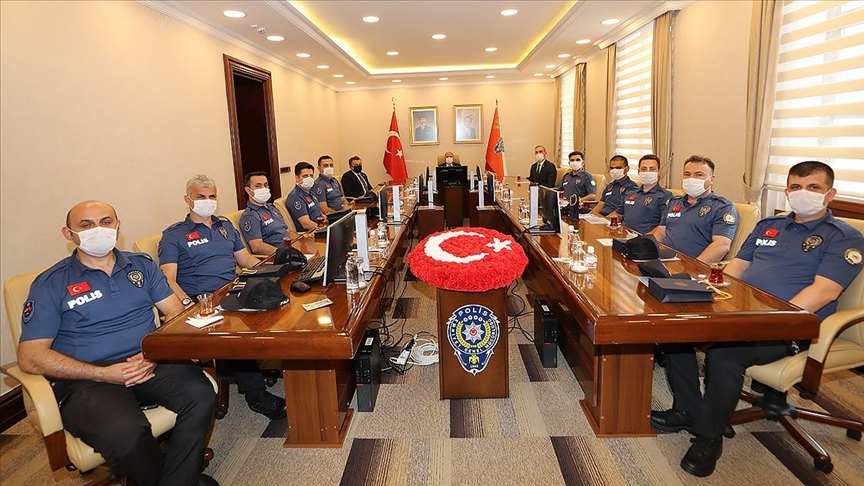 UND: Türk polisi, Macaristan'da Türk tırlarını kaçak göçmenlerden koruyacak