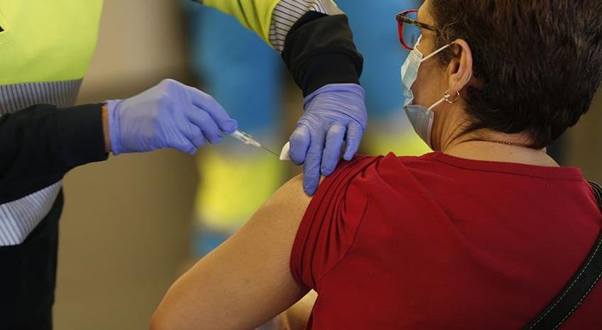 En un año más de dos tercios de la población de la Unión Europea se ha vacunado contra la COVID-19