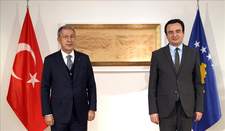 Le ministre turc de la Défense s'entretient avec le Premier-ministre du Kosovo, Albin Kurti