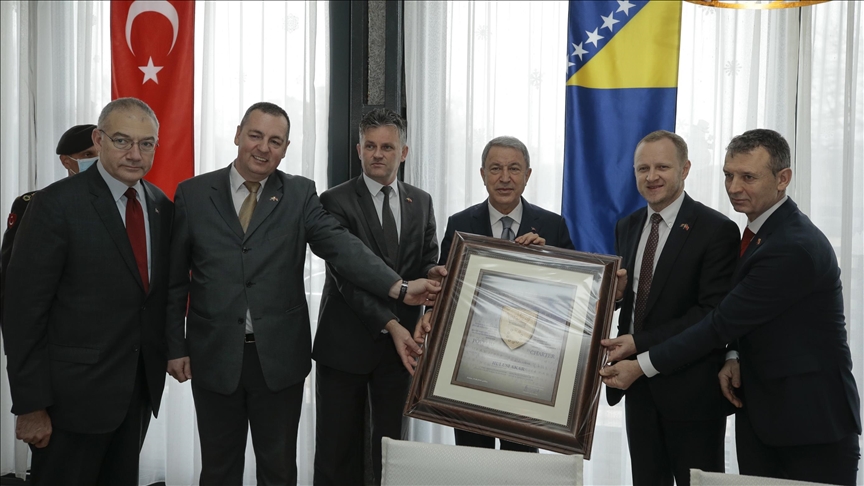 Turkish defense minister receives honorary Bosnian citizenship