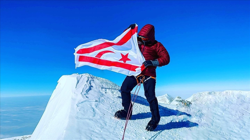 Turkish Cypriot mountaineer raises country's flag on Antarctica's highest peak