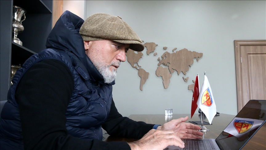 Kayserispor Teknik Direktörü Karaman'ın favori fotoğrafı 'Şampiyon Mete Gazoz' oldu