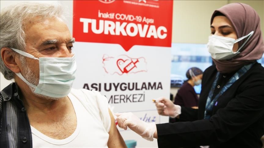В Стамбуле началась вакцинация отечественным препаратом TURKOVAC