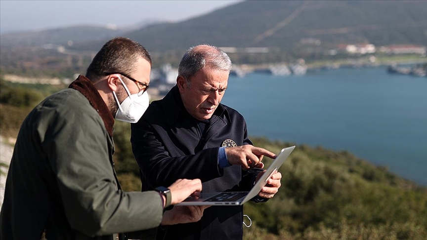 Bakan Akar, yaşam kategorisinde 'Oğullarının emaneti Atmaca' başlıklı fotoğrafı seçti