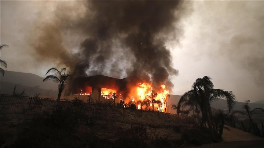 Western US wildfires destroy 600 homes in Colorado