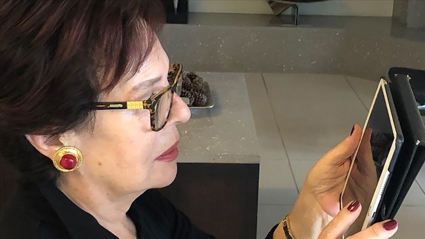 Hülya Koçyiğit tercihini 'İlk kadın taarruz helikopter pilotu' fotoğrafından yana yaptı