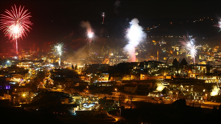 U Turskoj uz zabave i vatromete dočekana 2022.