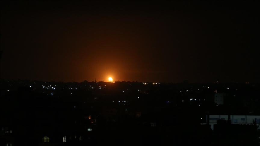 الجيش الإسرائيلي يقصف موقعا لـ"القسام" و4 نقاط مراقبة بقطاع غزة