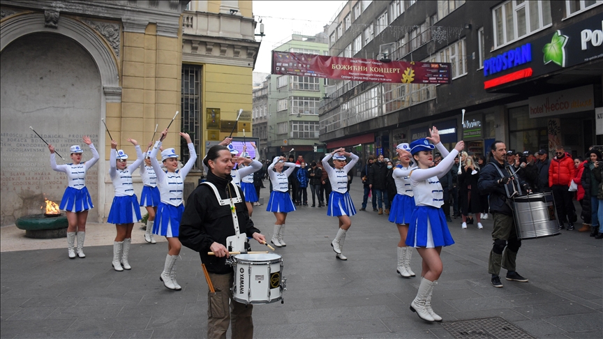 Ulični novogodišnji Festival u Sarajevu: Nastup mažoretkinja iz Busovače