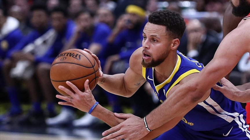Warriors, Stephen Curry'nin rekor kırdığı maçta kazandı