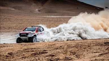 Saudi Arabia launches probe into Dakar Rally car explosion